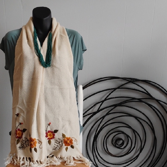 🚨Vintage MATICES DE LOS ANDES Cream Orange Brown Green Red Yellow Floral Scarf